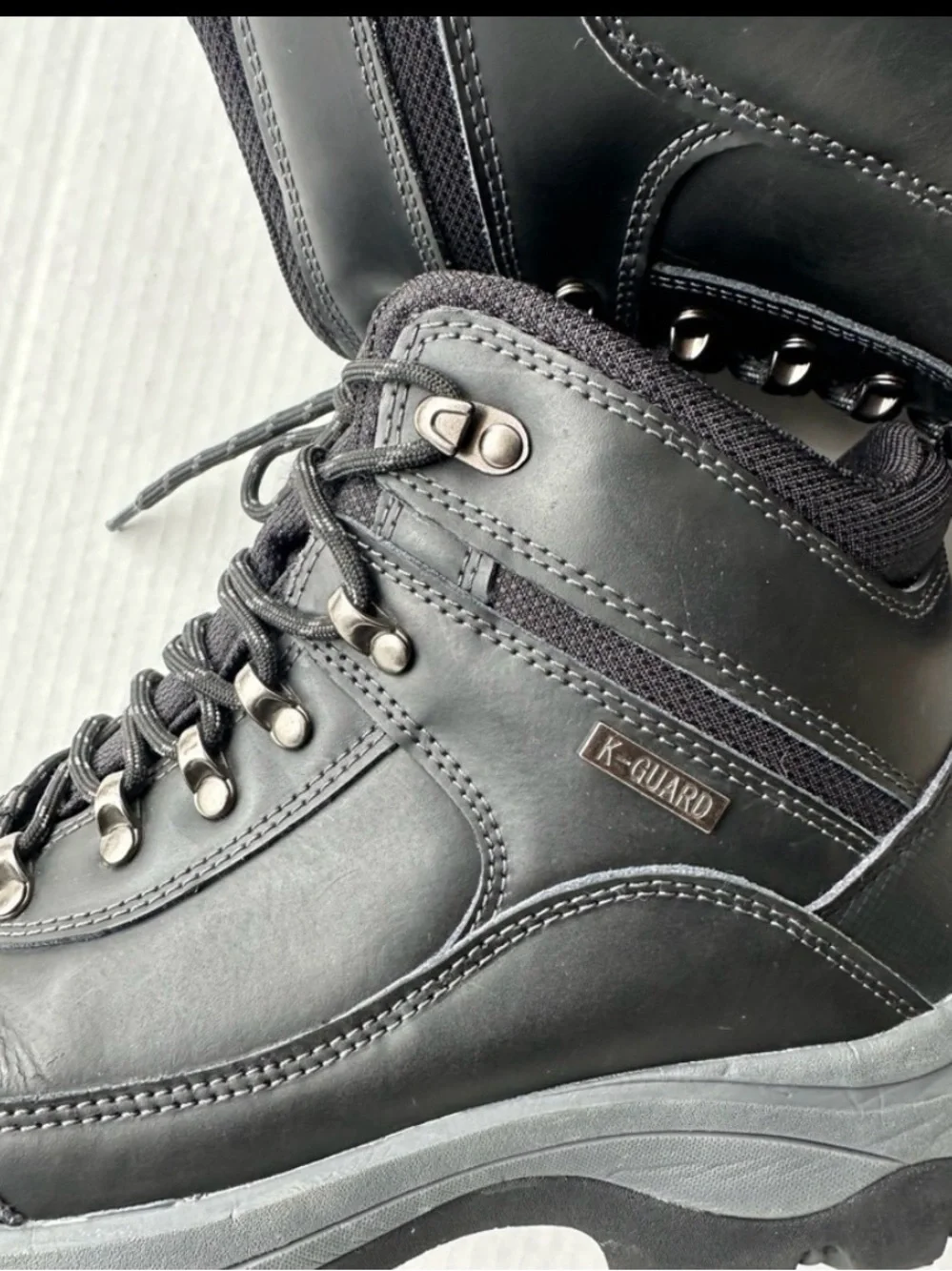 Men's Black Hiking Boots - Rugged Outdoor Ankle Boots